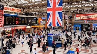 A Walk Through The London Victoria Station London England [upl. by Patt418]